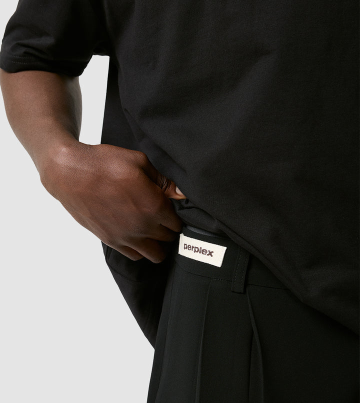 Kuro Shorts Black