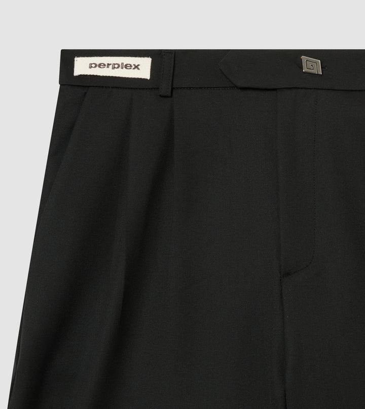 Kuro Shorts Black